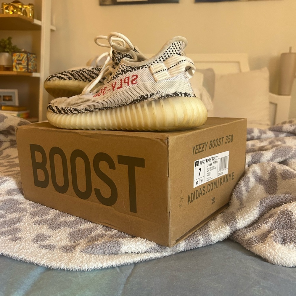 Yeezy 350 zebra mens size 7 or women’s size 9